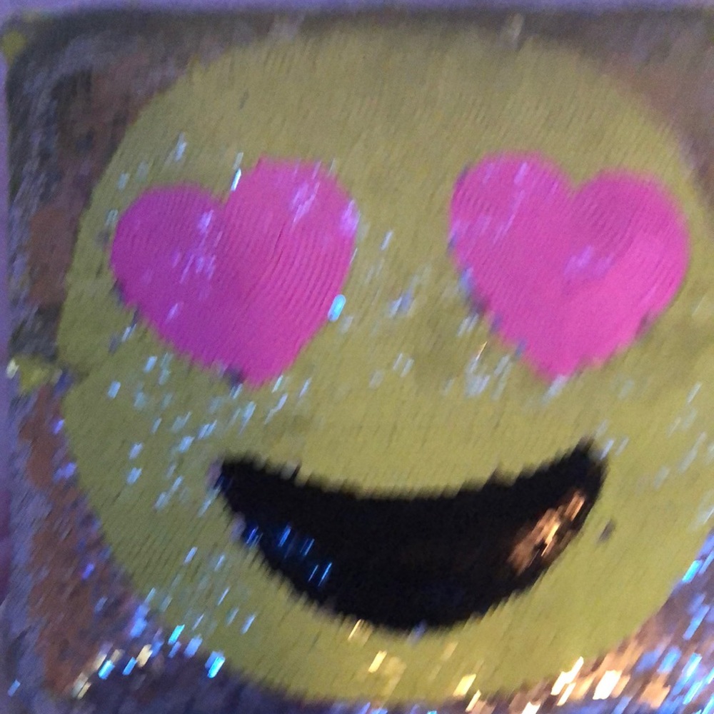 Flip Sequence pillow hart emoji